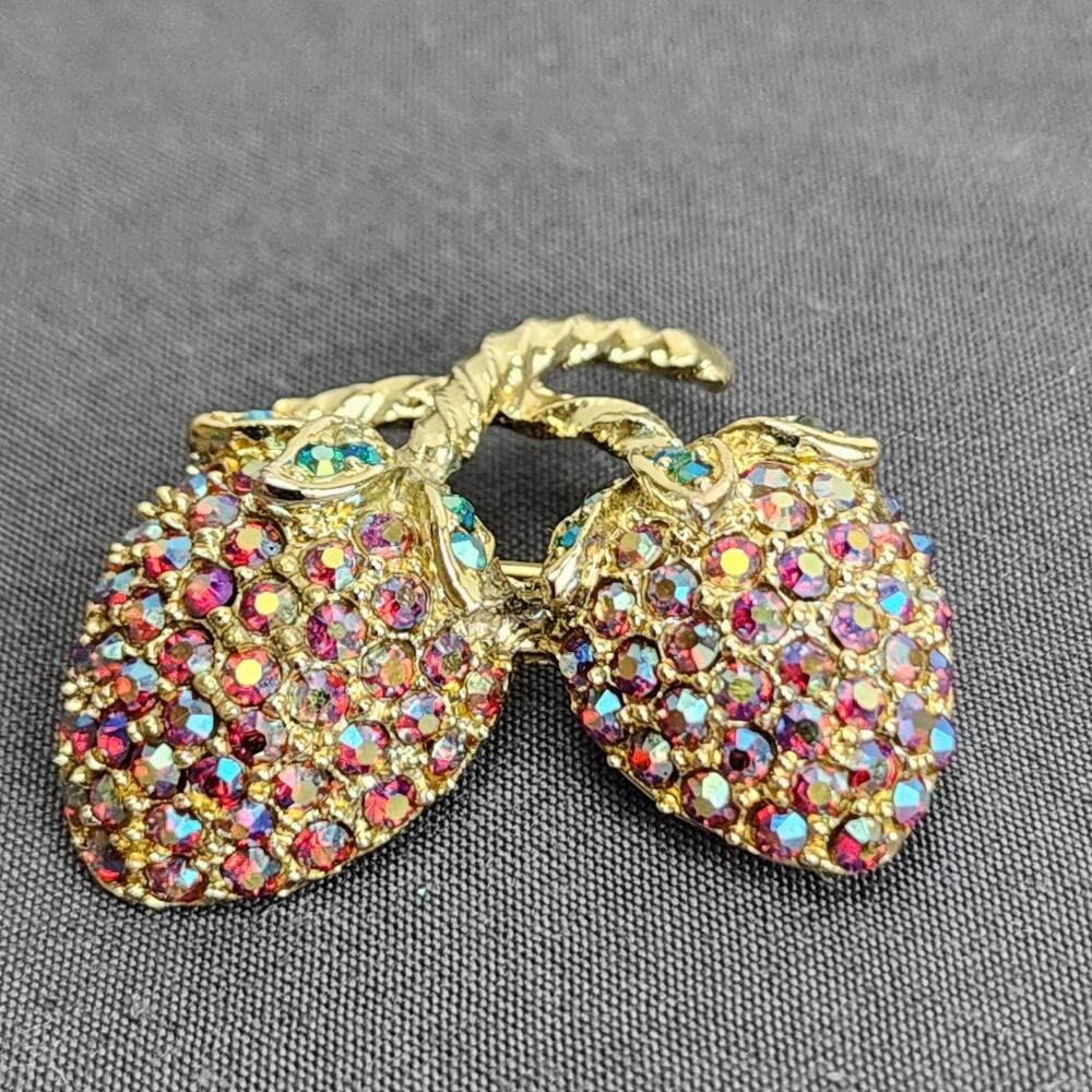 Vintage Beautiful Dual Strawberries Gold Plated Iridescent Rhinestone Brooch Pin